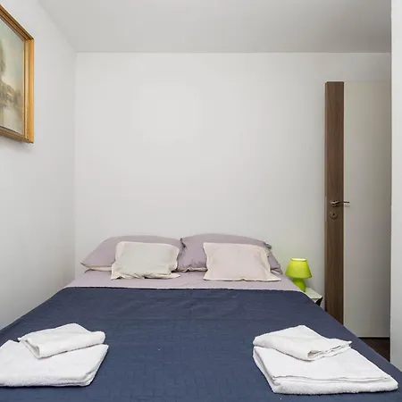 3 Bedroom Awesome In Holiday home Jurdani