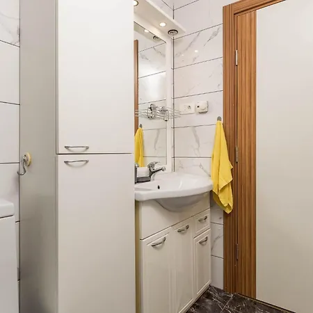 3 Bedroom Awesome In Holiday home Jurdani
